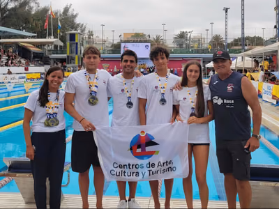 Imagen 1 de Espectacular actuación del C.D. Nadamás Santa Rosa en el Campeonato Regional de Canarias Junior y Absoluto de Verano 2026