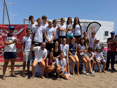 Imagen 7 de Nadamás brilla en la XVI Travesía EMMAX Playa Honda 2026 con seis victorias y una participación masiva