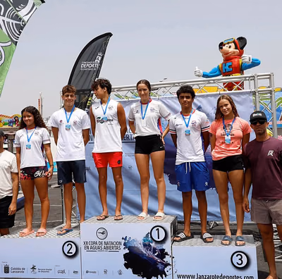 Imagen 2 de Exhibición del C.D. Nadamás Santa Rosa en la Travesía La Tiñosa: Podio completo de la General en la 1ª etapa de la Copa de Lanzarote