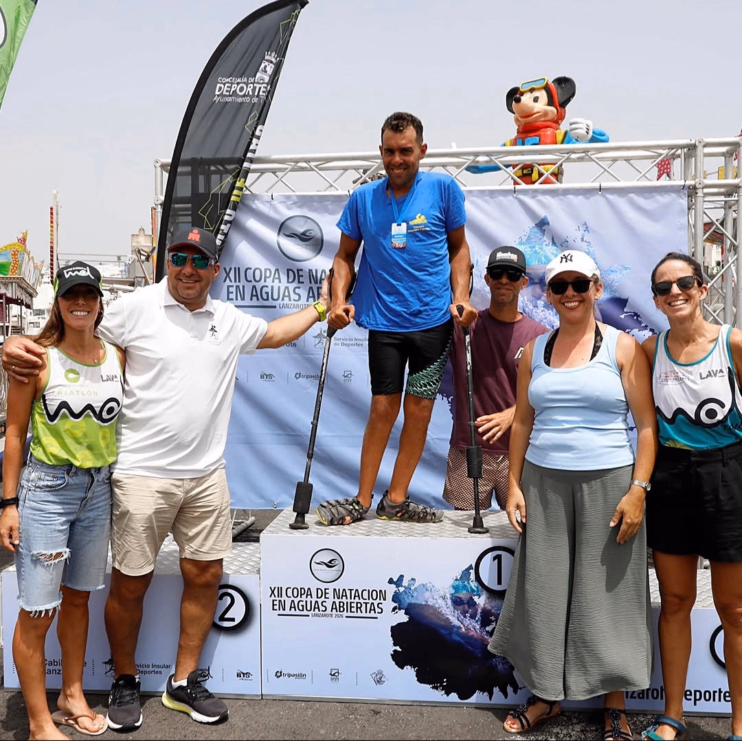 Fotografía 3 de Exhibición del C.D. Nadamás Santa Rosa en la Travesía La Tiñosa: Podio completo de la General en la 1ª etapa de la Copa de Lanzarote